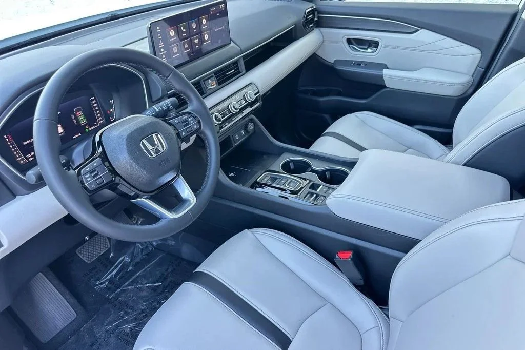 New 2026 Platinum White Pearl Honda Touring image 11