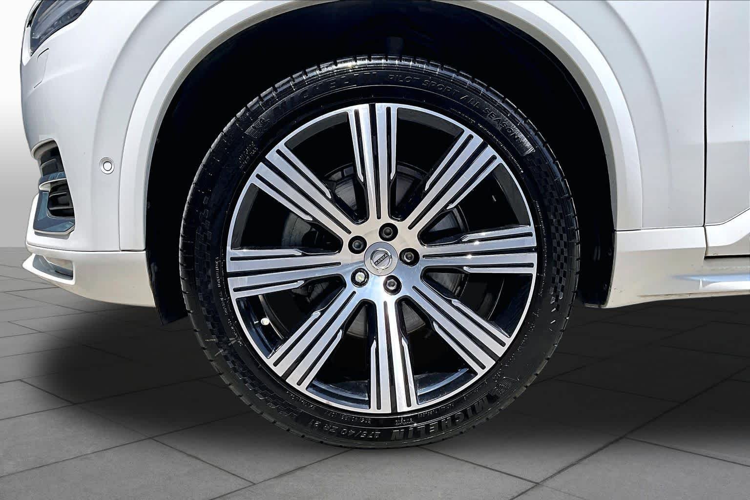 Used 2021 Crystal White Metallic Volvo Inscription image 11