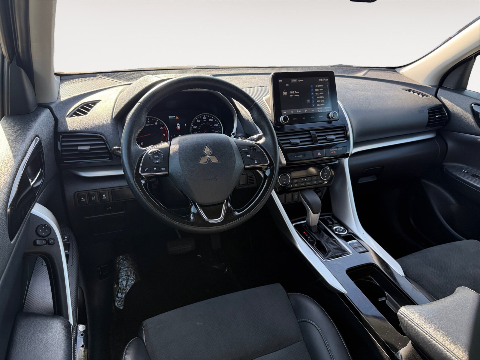 Used 2024 Lightning Blue Metallic Mitsubishi SE image 15
