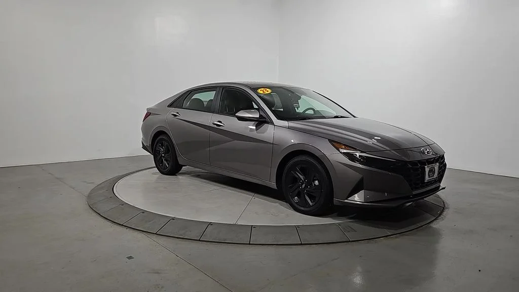 Used 2023 Silver Hyundai SEL image 8