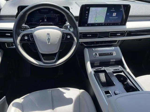 Used 2025 Infinite Black Metallic Lincoln Premiere image 34