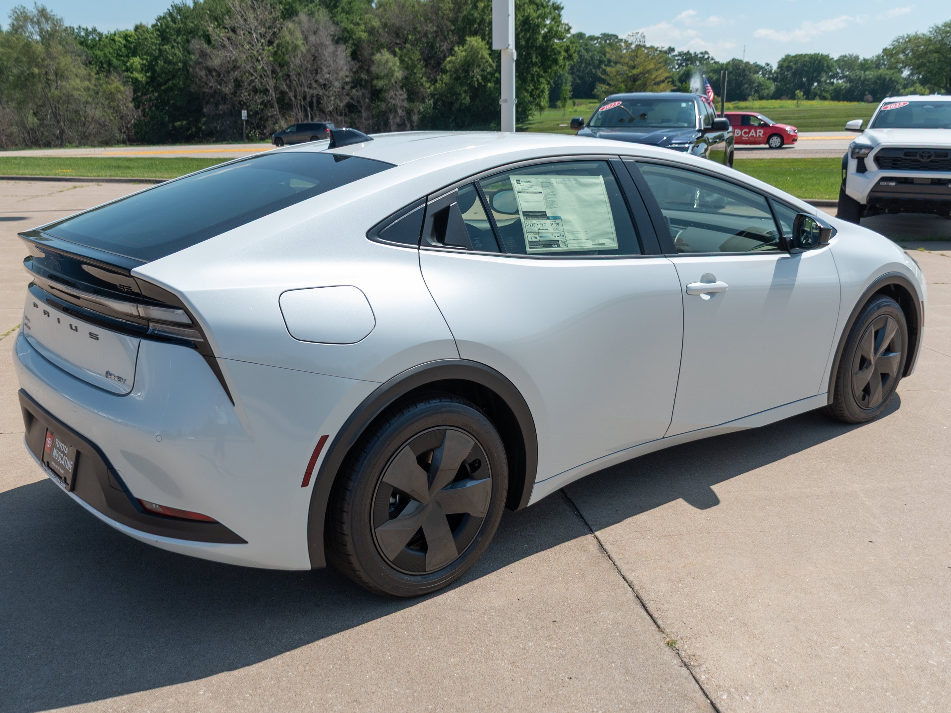 New 2026 Wind Chill Pearl <sup>1</sup> Toyota  SE image 19