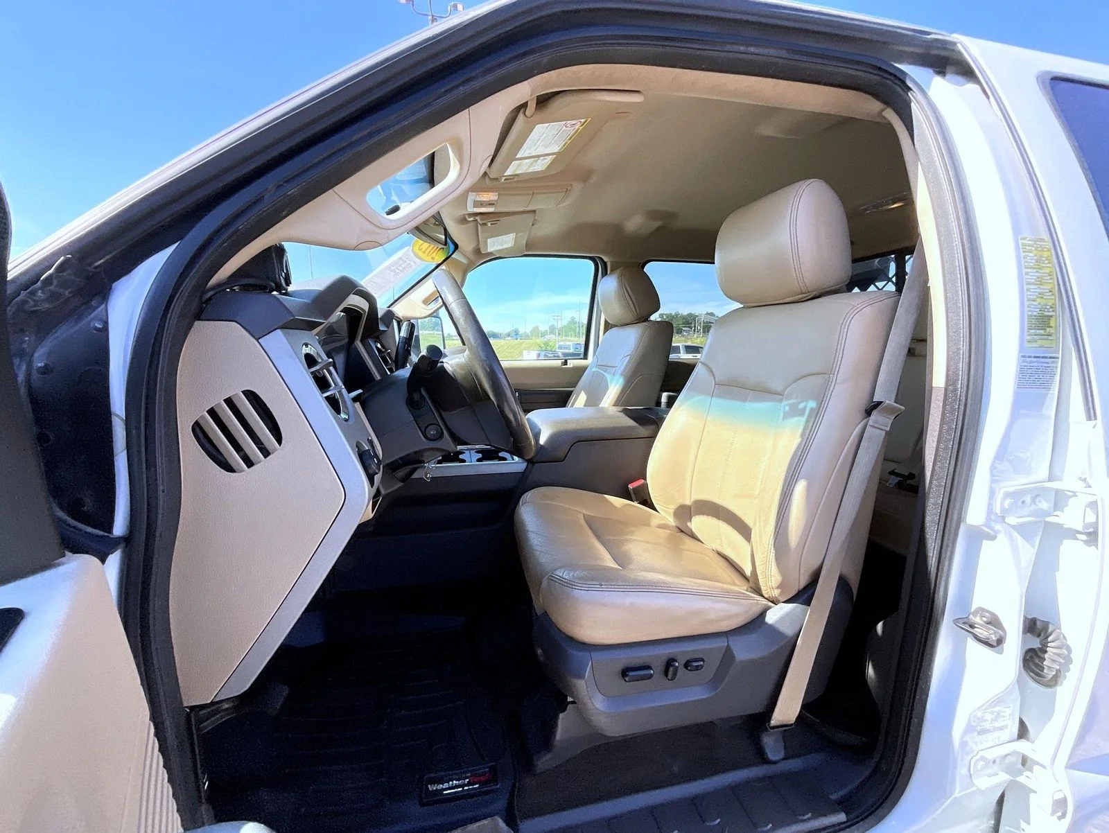 Used 2015 White Ford Lariat image 10