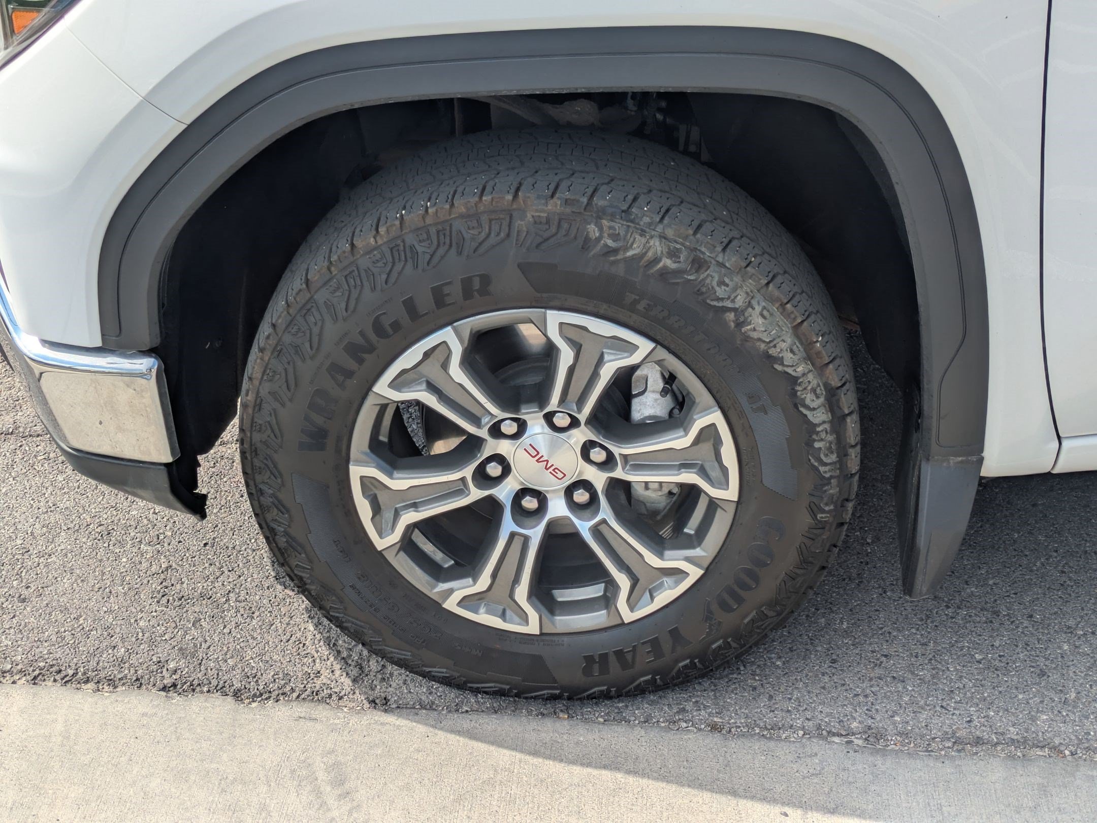 Used 2024 Summit White GMC SLE image 12