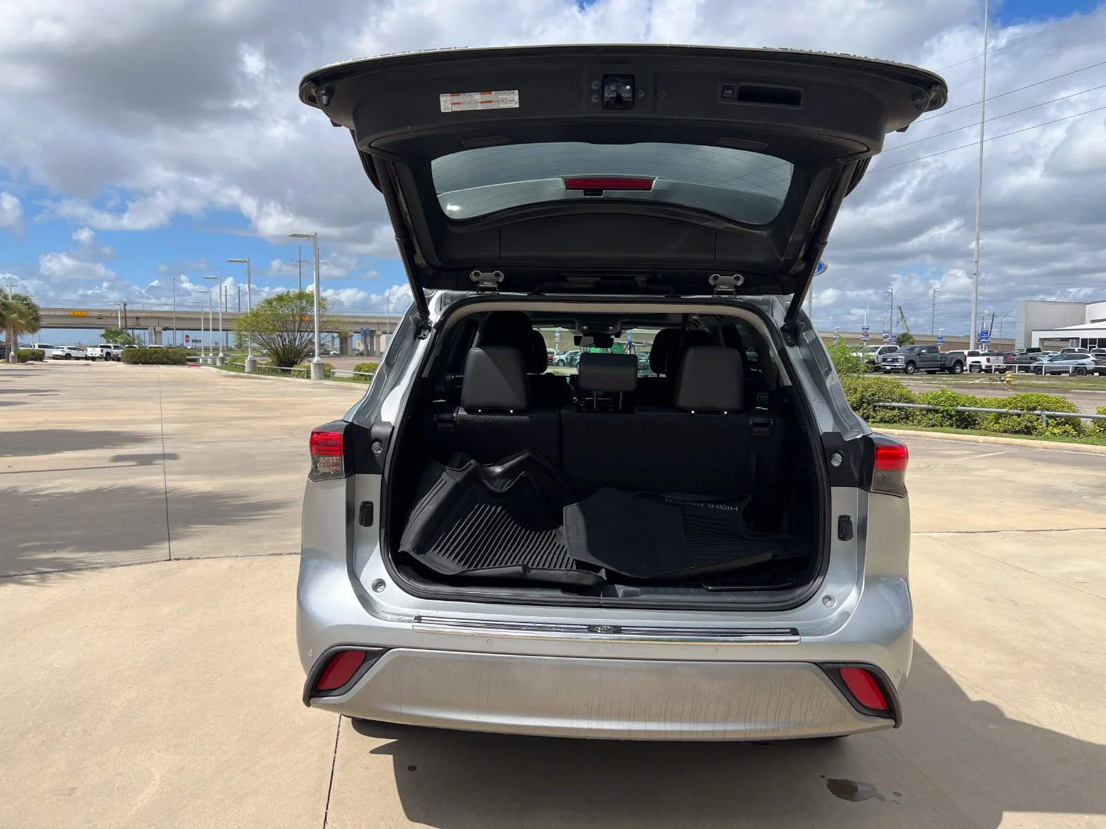Used 2020 Silver Toyota Platinum image 4