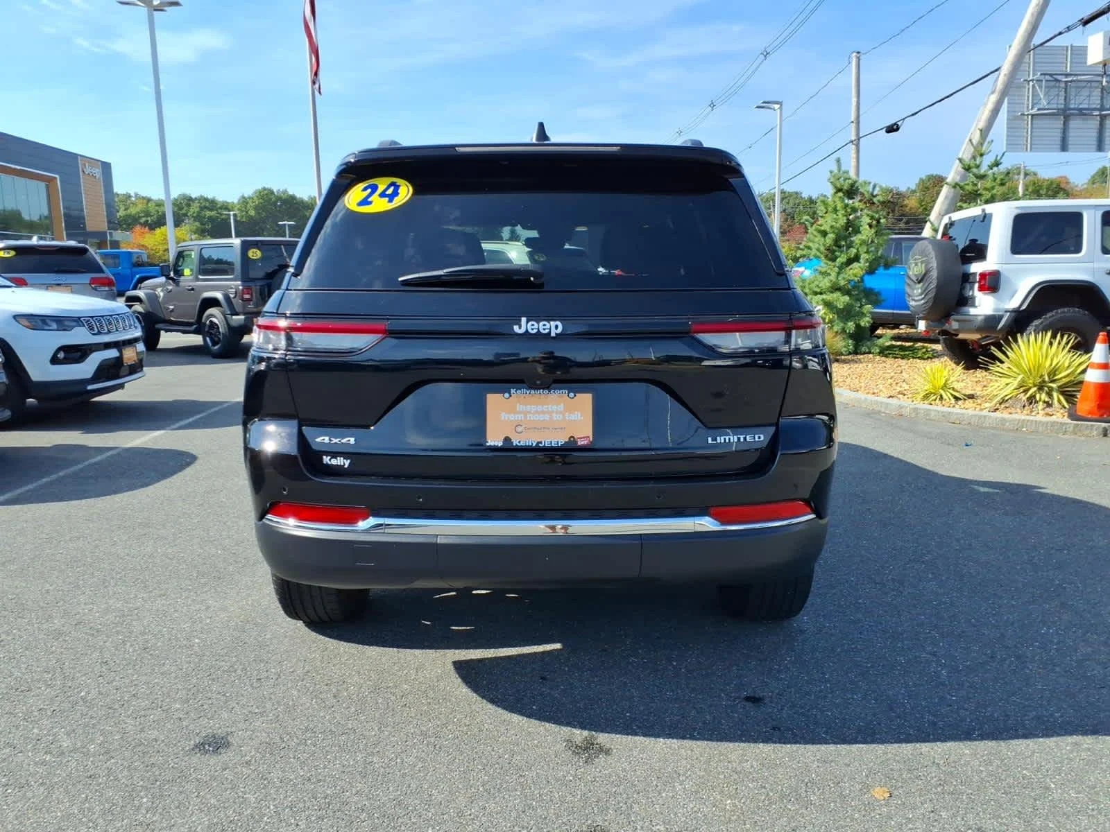 Certified Used 2024 Diamond Black Crystal Pearlcoat Jeep Limited image 9