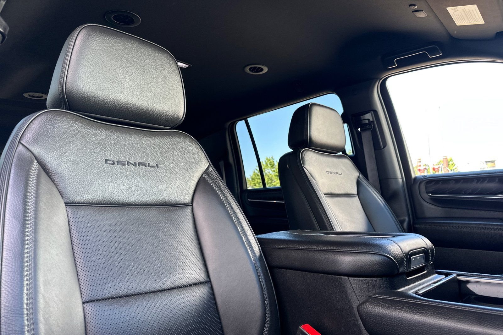 2024 GMC Yukon XL Denali - Photo 18