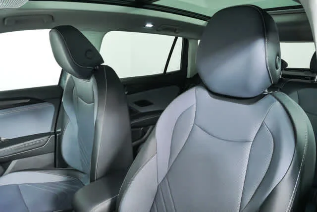 New 2026 Platinum Gray Metallic Volkswagen SE image 5