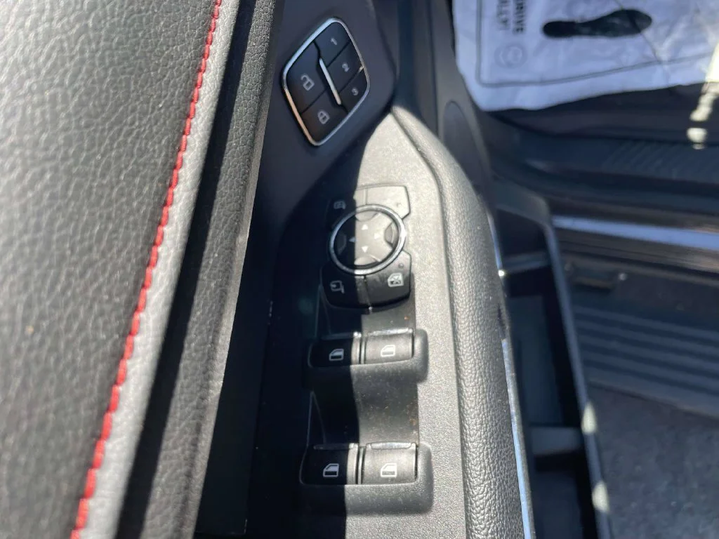 Used 2023  Ford Limited image 16