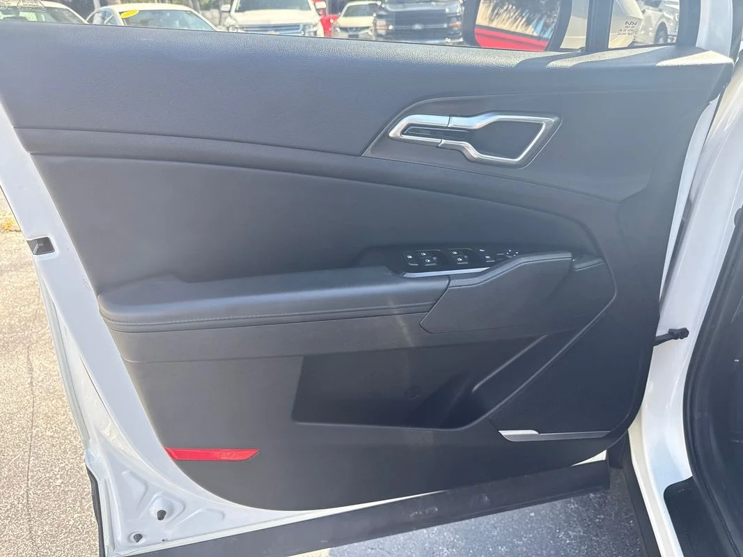 Used 2023  Kia EX image 11