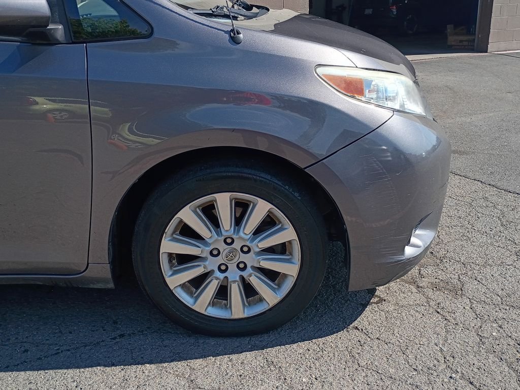 Used 2014 Predawn Gray Mica Toyota XLE image 1