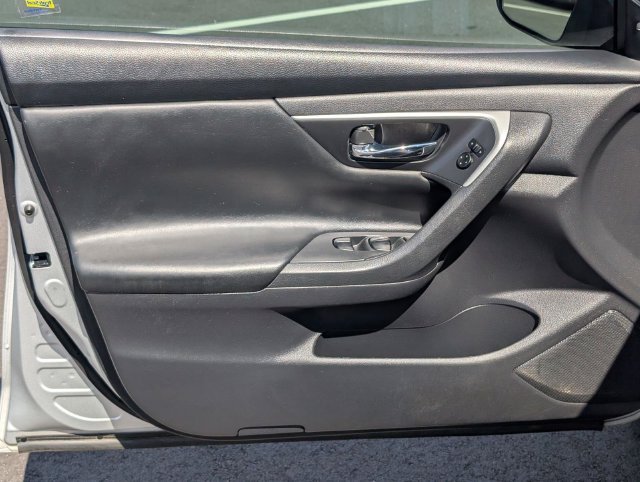 Used 2017 Silver Nissan 2.5 SV image 12