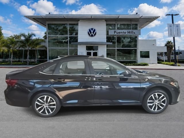 2025 Volkswagen Jetta SE - Photo 8