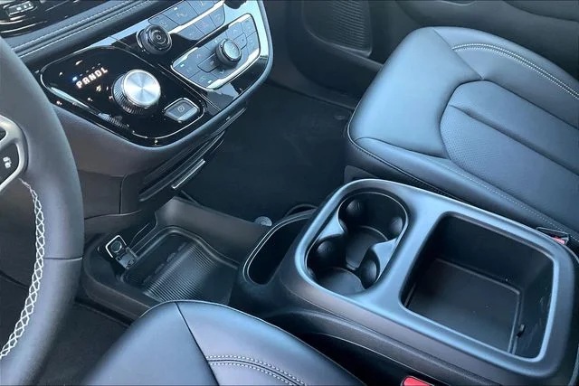 2026 Chrysler Pacifica Select - Photo 8