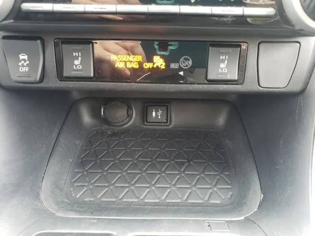 Used 2019 Gray Toyota XLE Premium image 20