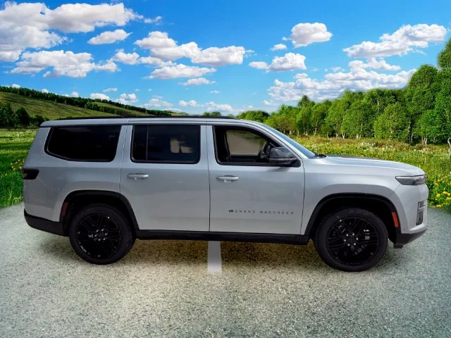 New 2026 Silver-Zynith Exterior Paint Jeep Limited Reserve image 8