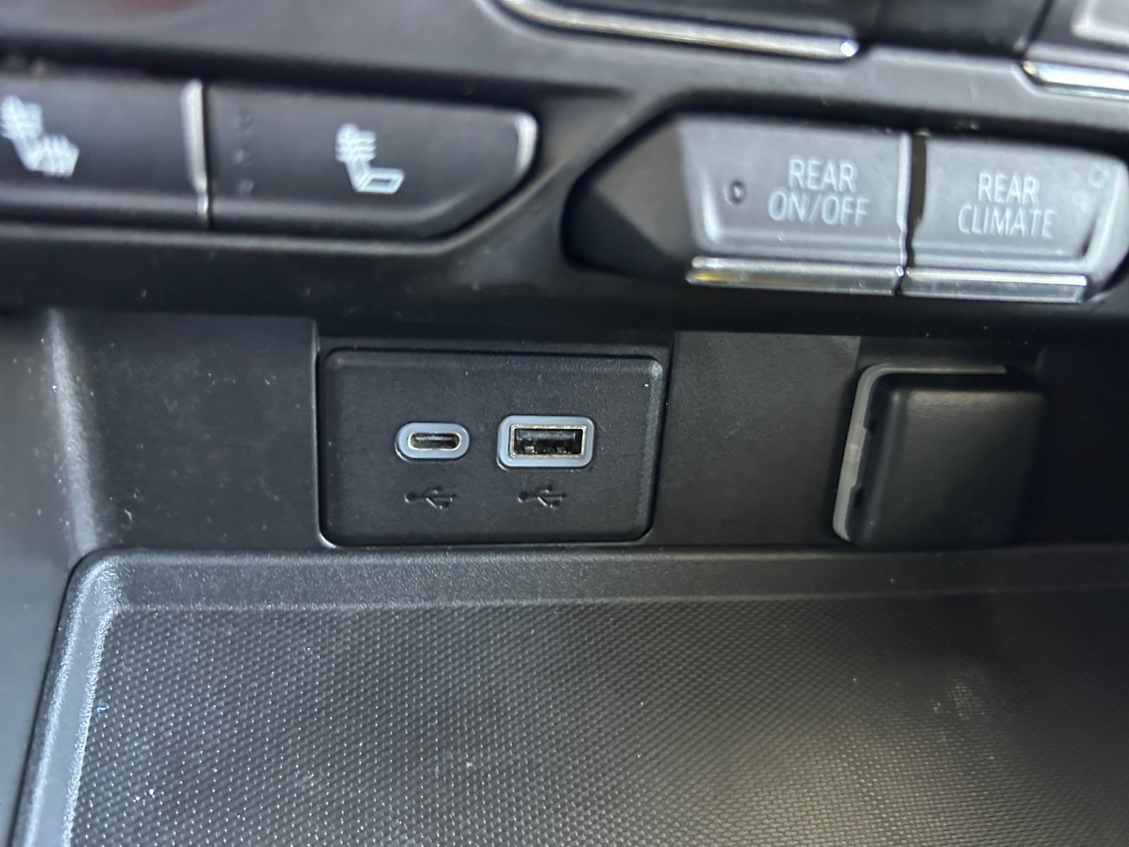 Used 2022 Summit White Chevrolet Z71 image 18