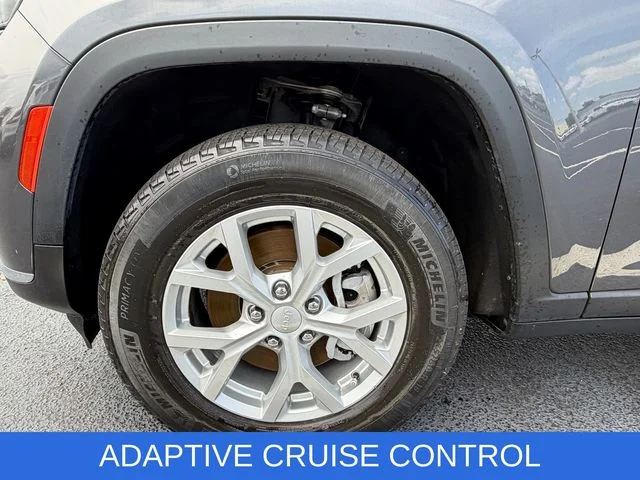 Used 2023 Gray Jeep Limited image 9