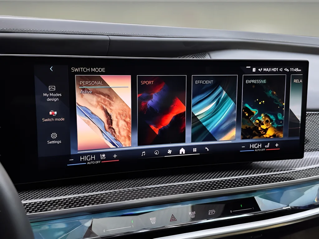 2025 BMW 7 Series 760i - Photo 12
