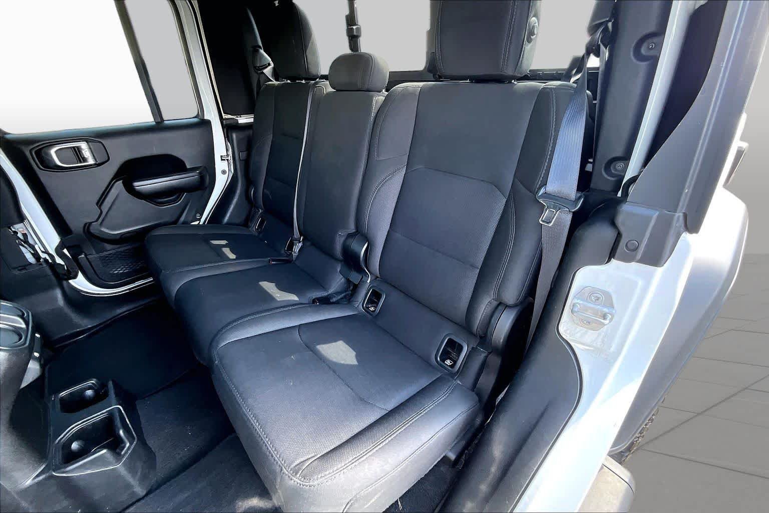 Used 2020 Bright White Clearcoat Jeep Sport S image 19