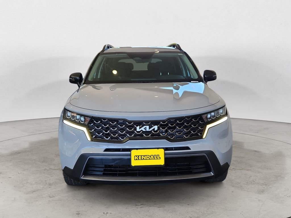 Used 2023  Kia LX image 2