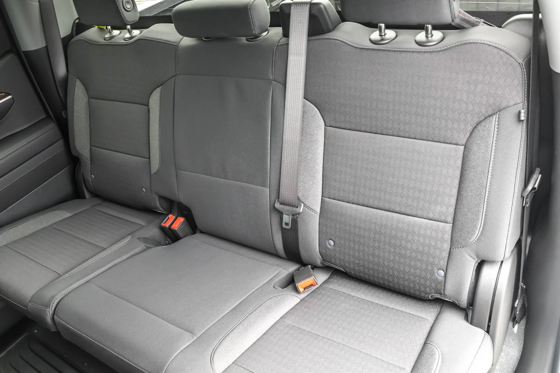 New 2025 Summit White Chevrolet LT (2FL) image 36