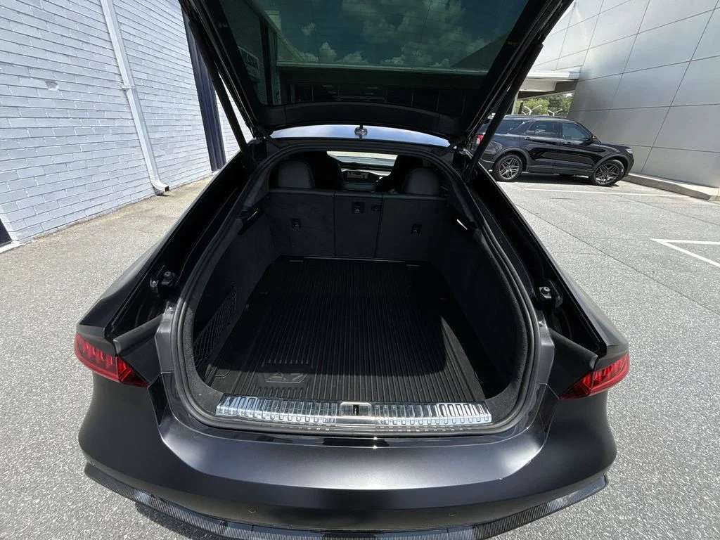Used 2021  Audi 4.0T image 21
