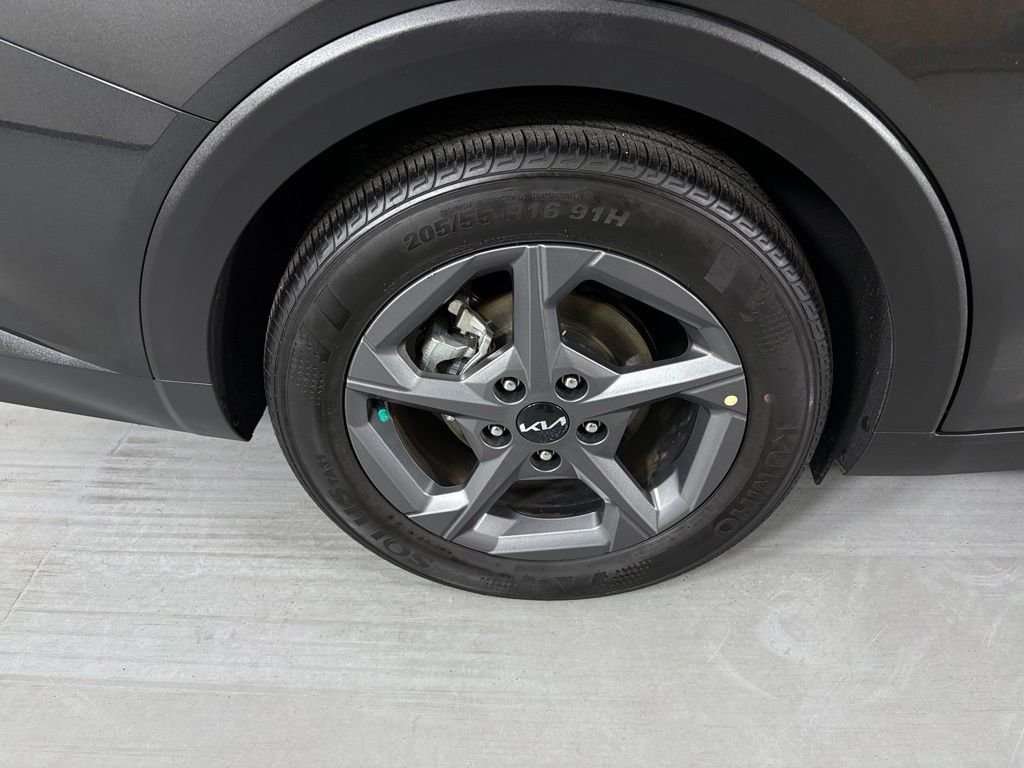 Used 2025 Gray Kia LXS image 12