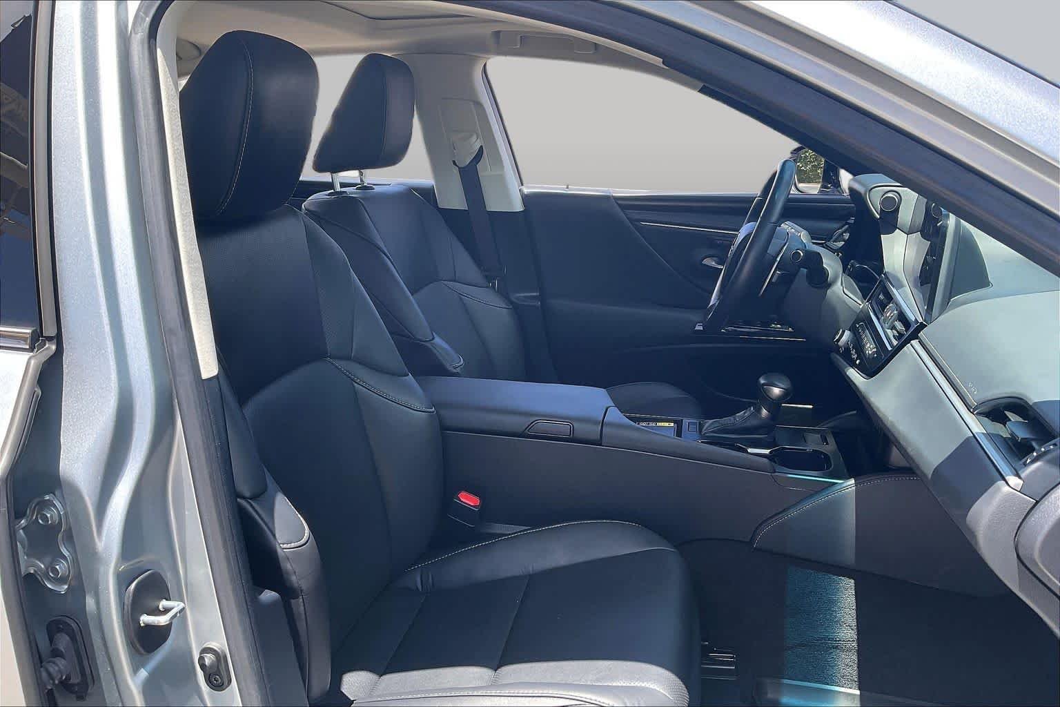 Used 2025 Iridium Lexus  image 9