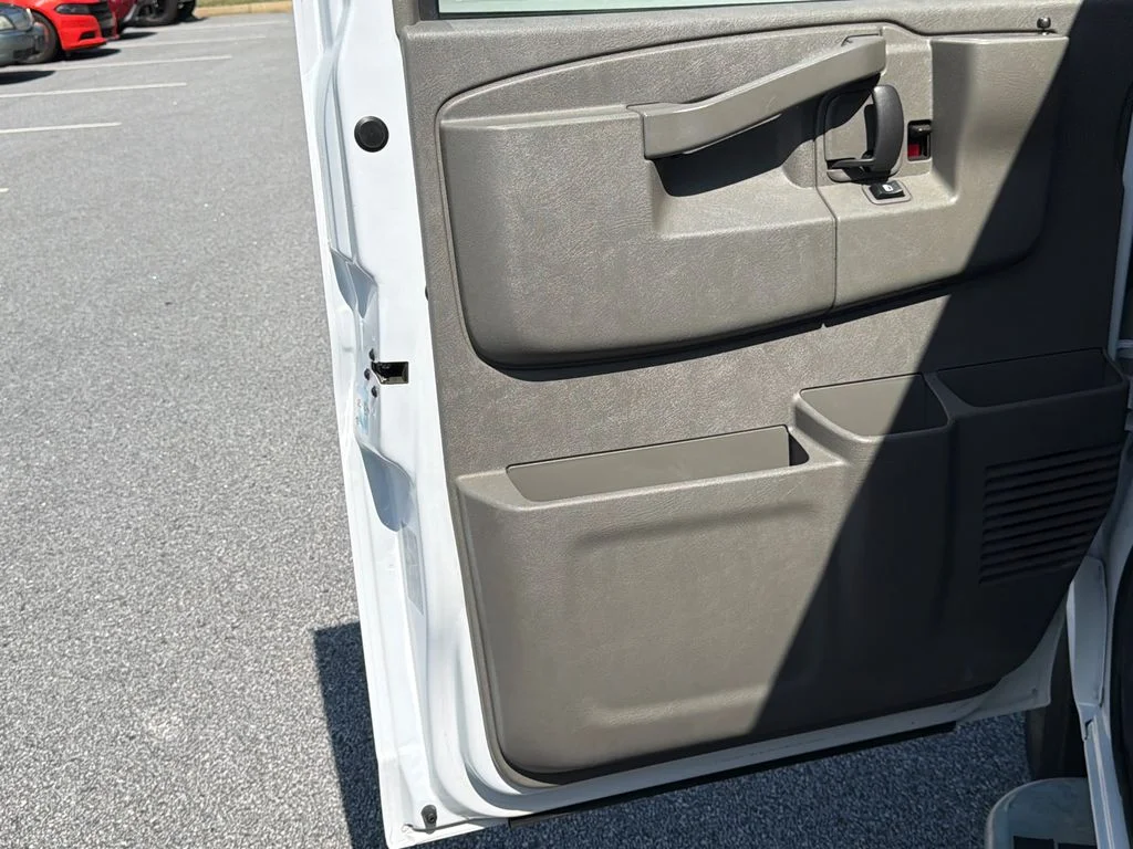 Used 2024 White GMC Work Van image 10