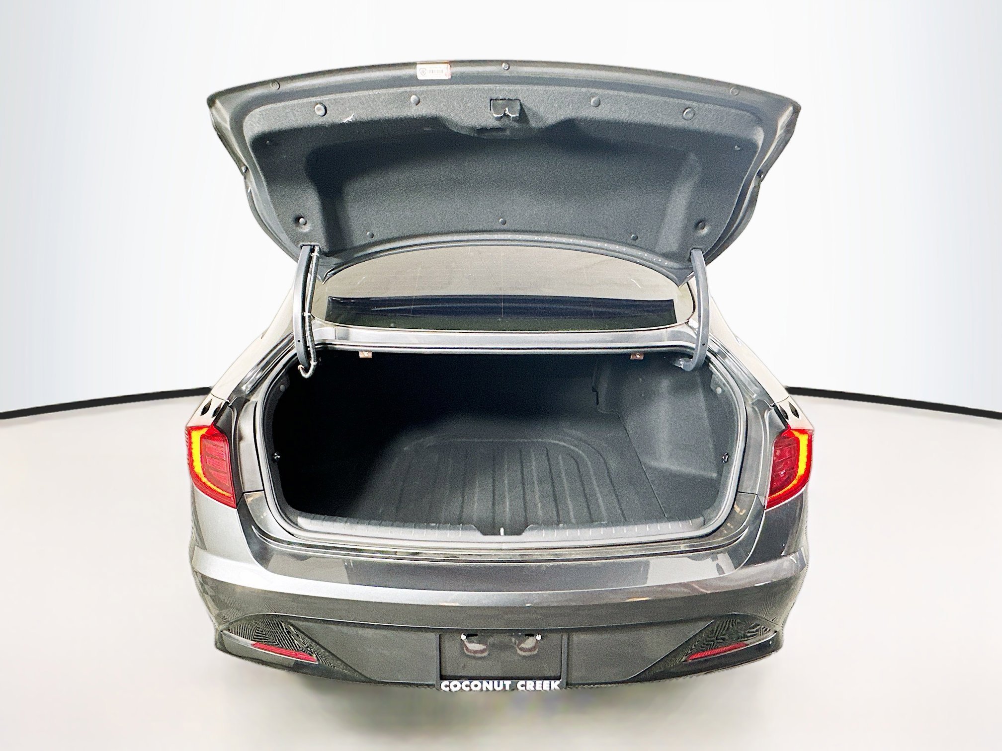 Used 2023 Portofino Gray Hyundai SEL image 31