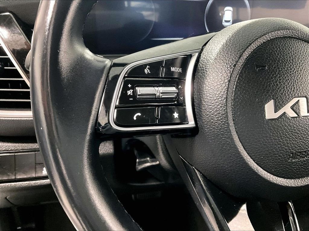 Used 2024 White Kia X-Line image 21
