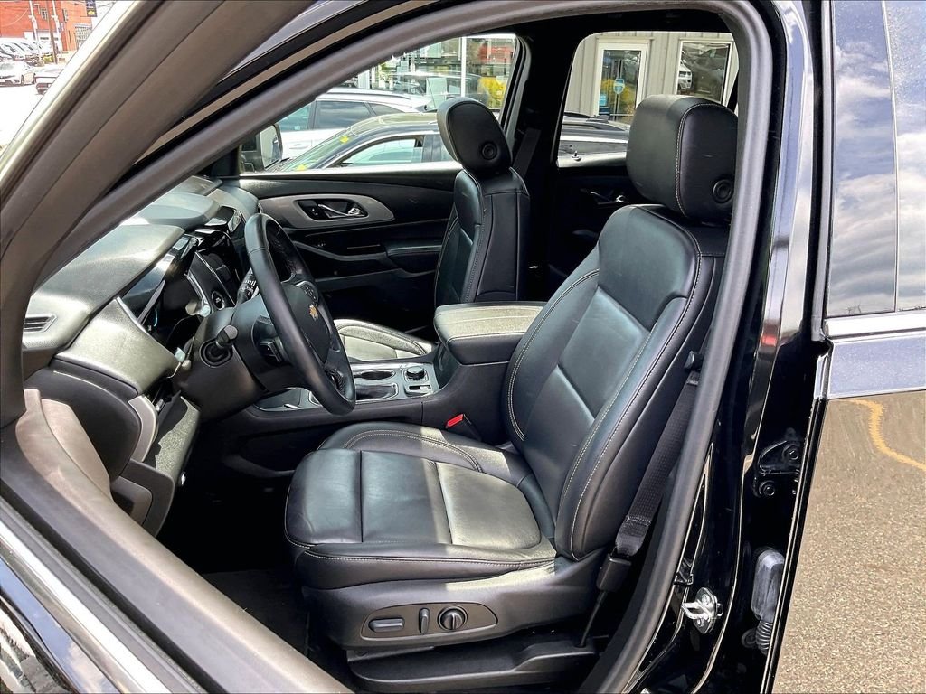 Used 2023 Mosaic Black Metallic Chevrolet LT Leather image 10