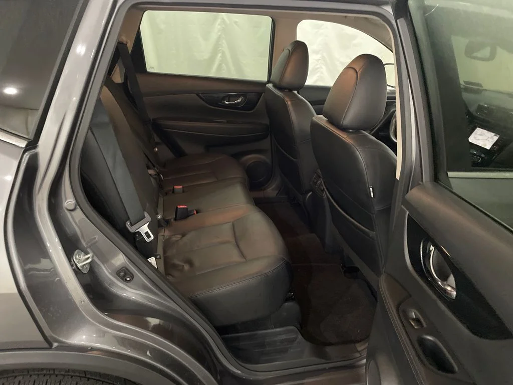 Used 2020 Gun Metallic Nissan SL image 27