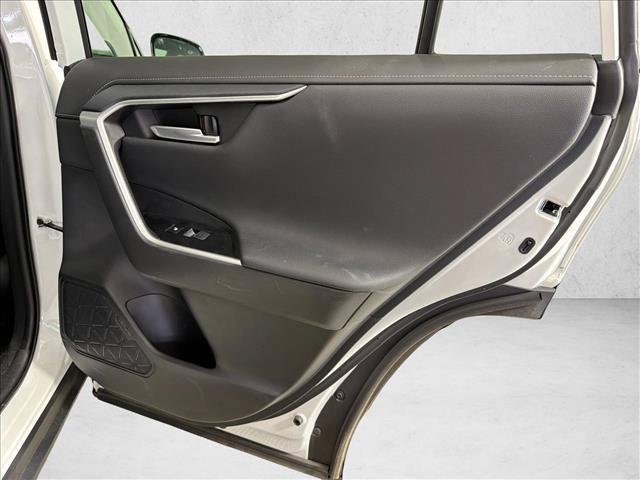 Certified Used 2025 WIND CHILL PEARL Toyota  image 17