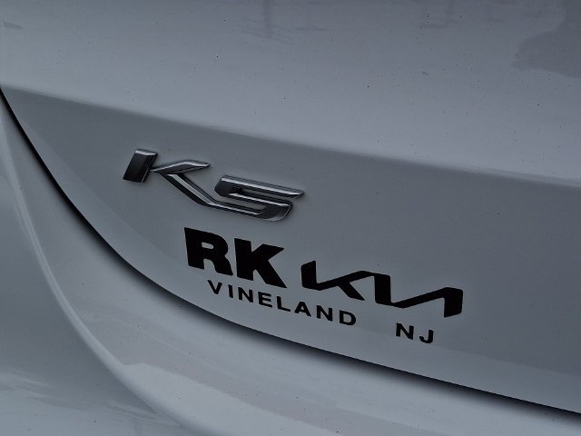 Used 2022 White Kia GT-Line image 32