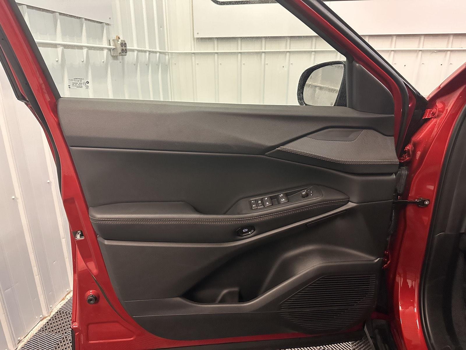 New 2026 Red Hot Pearl-Coat Exterior Paint Jeep Limited image 12