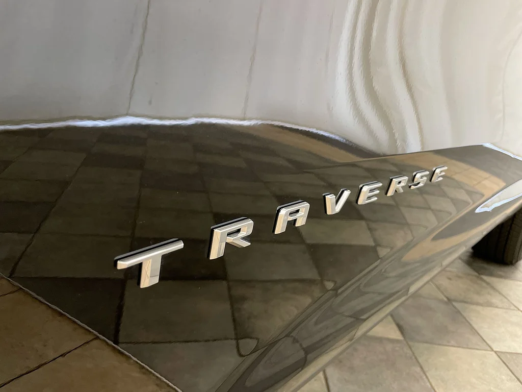 Used 2025 Mosaic Black Metallic Chevrolet LT image 31