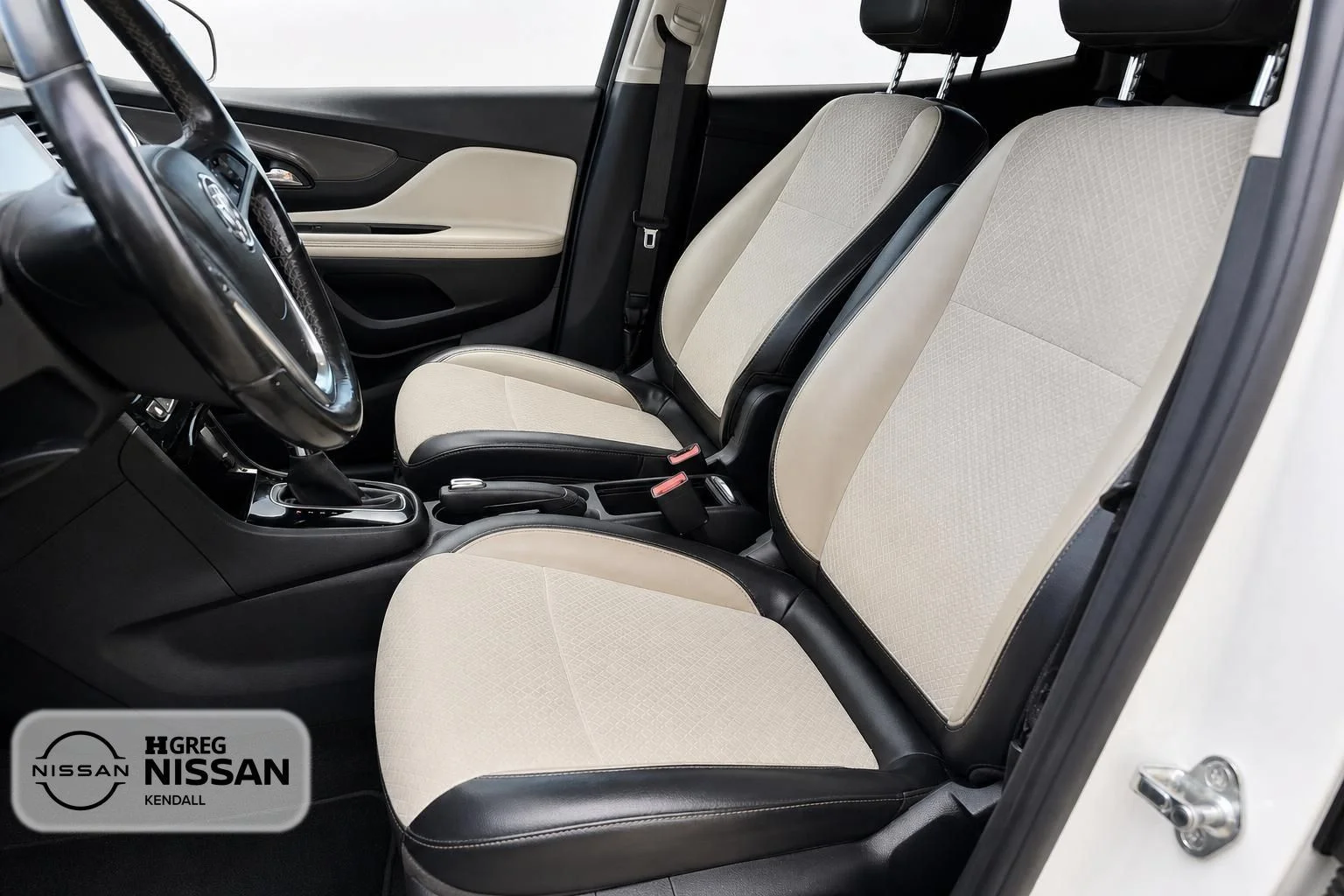 Used 2019 White Buick Preferred image 5