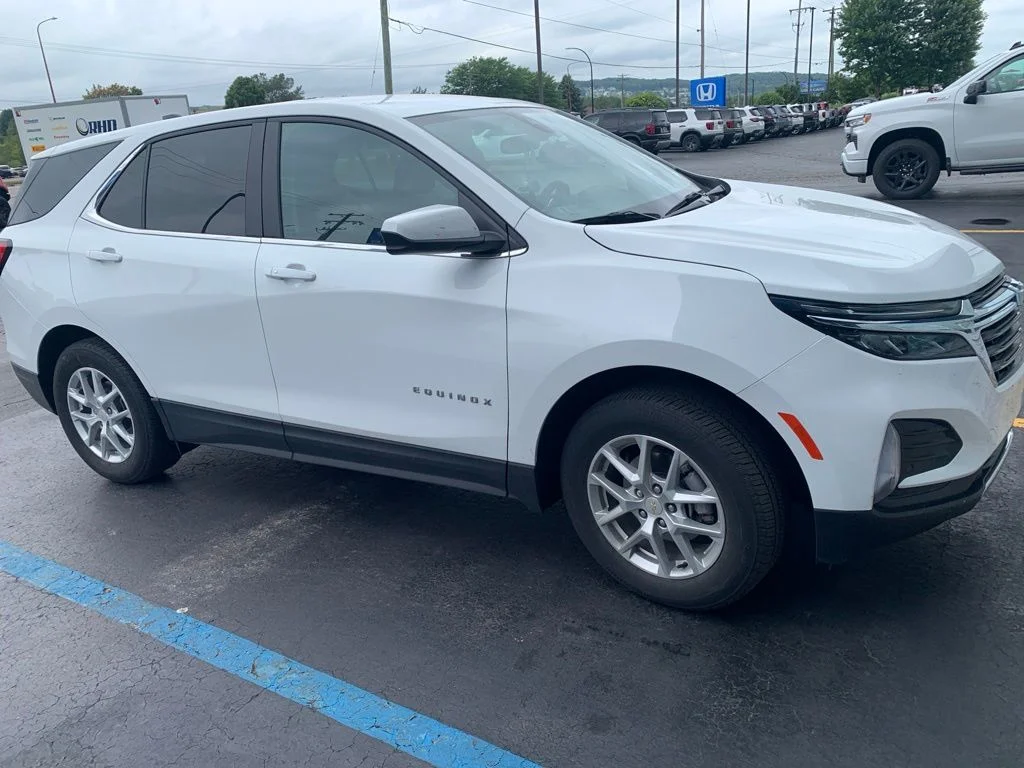 Used 2024 Summit White Chevrolet LT image 4