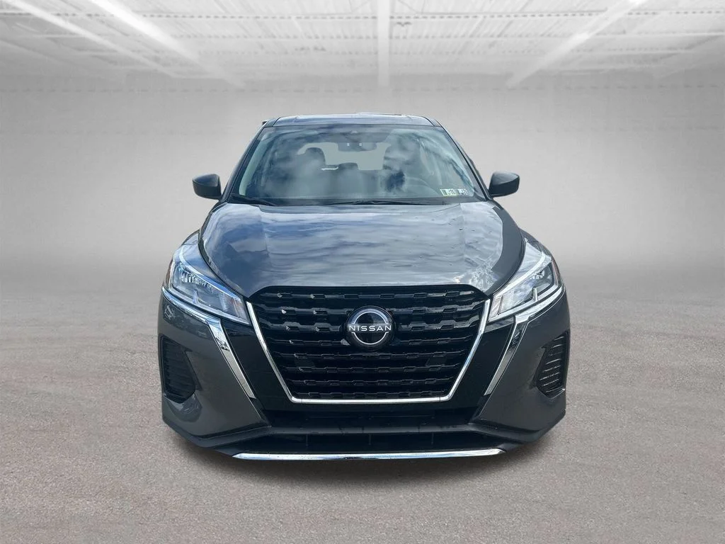 Used 2025 Gray Nissan S image 9