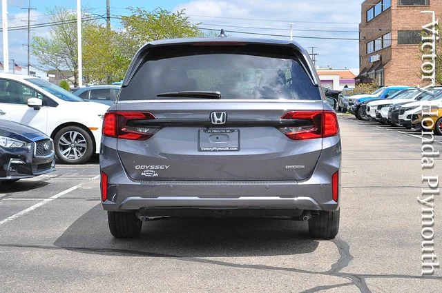 New 2026 Modern Steel Metallic Honda Touring image 4