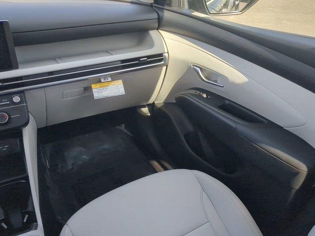 New 2025 Black Hyundai SE FWD image 17