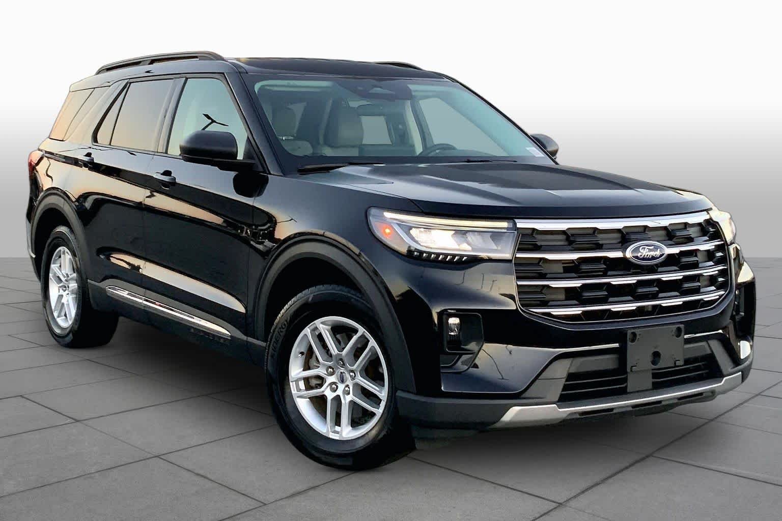 Used 2025 Agate Black Metallic Ford Active image 3