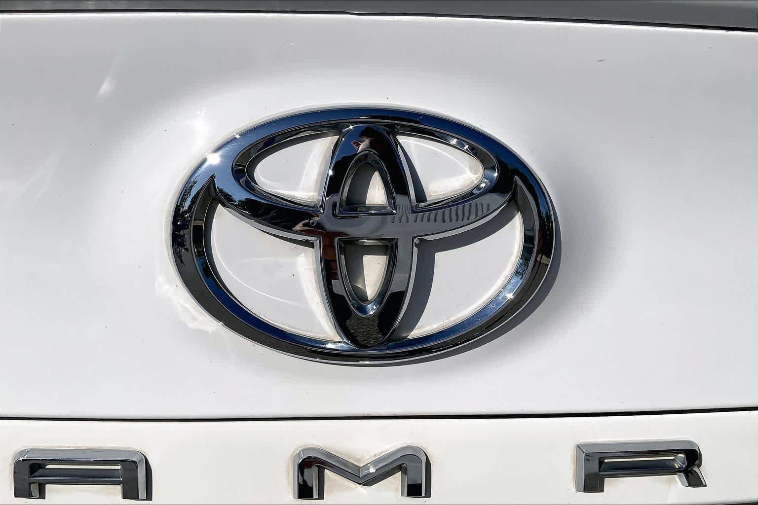 Used 2021 Super White Toyota SE image 32