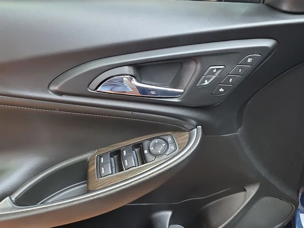 Used 2022 Blue Chevrolet Premier image 23
