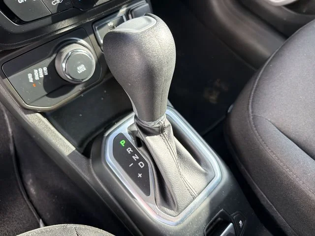 Used 2021 White Jeep Latitude image 21