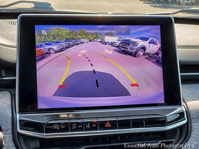 Used 2024 White Jeep Latitude Lux image 13