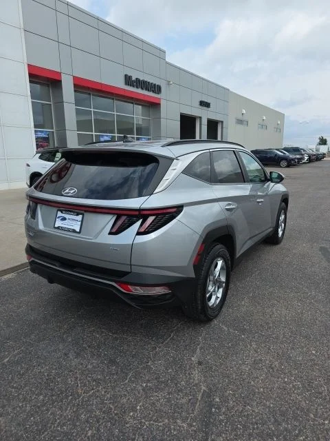 Used 2022 Silver Hyundai SEL image 5