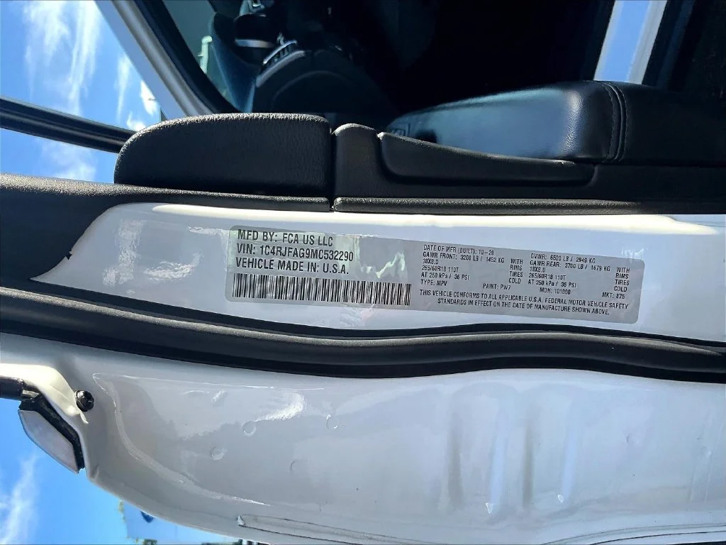 Used 2021 White Jeep Laredo E image 21